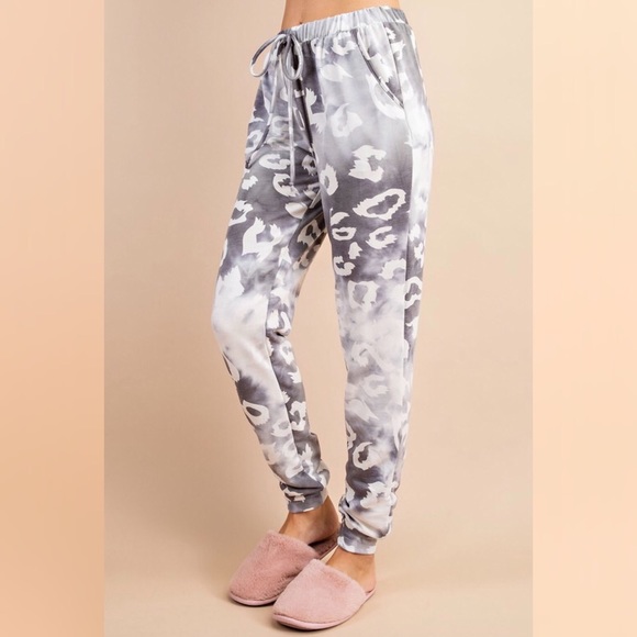 Grey Space Dyed Leopard Fleece Top Pants Set - Picture 8 of 11